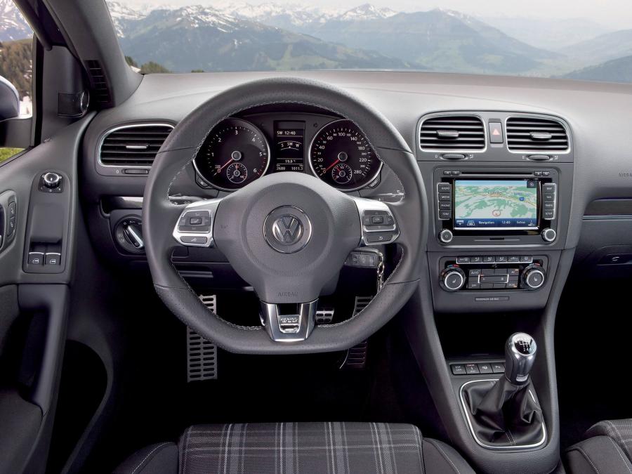  Volkswagen Golf GTD 3-Door 2009 года  (фото 3 из 34)